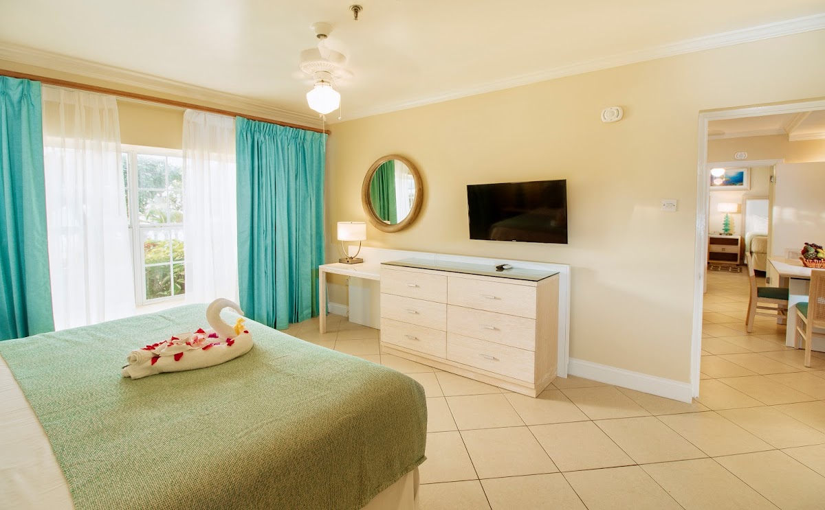 Bay Gardens Beach Resort - Photo 2