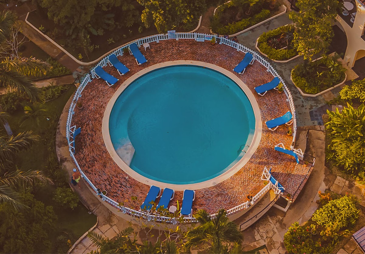 Charela Inn - Photo 3