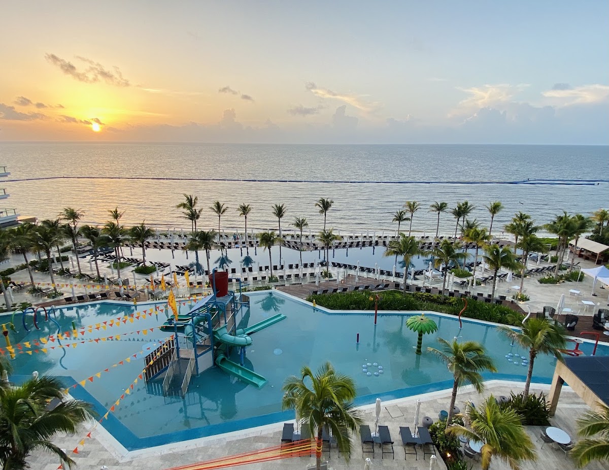 Hilton Cancun, an All-Inclusive Resort - Photo 3