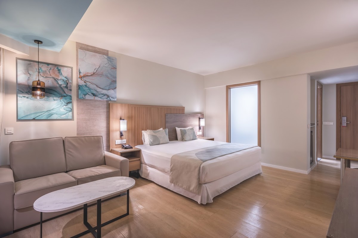 Hotel Riu Palace Antillas - Photo 2