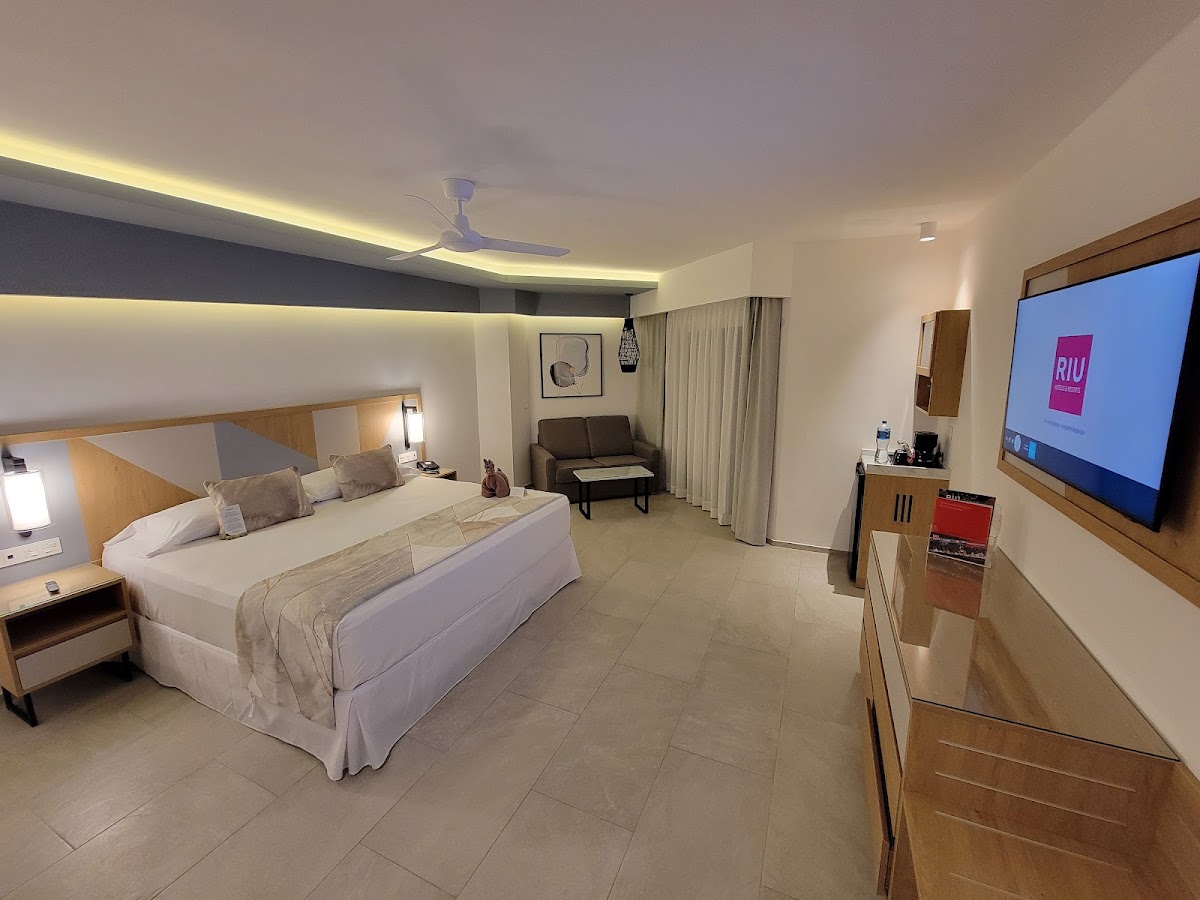 Hotel Riu Palace Peninsula - Photo 2