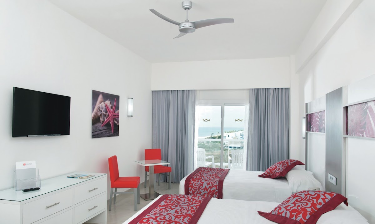 Hotel Riu Playa Blanca - Photo 2