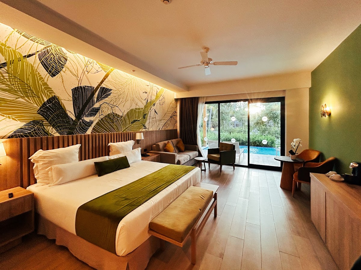 Serenade All Suites - Photo 2