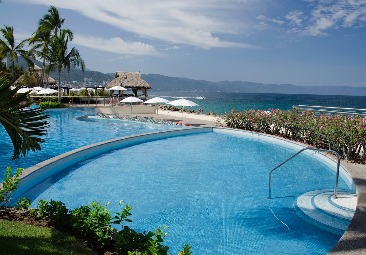 Sunset Plaza Beach Resort - Photo 3